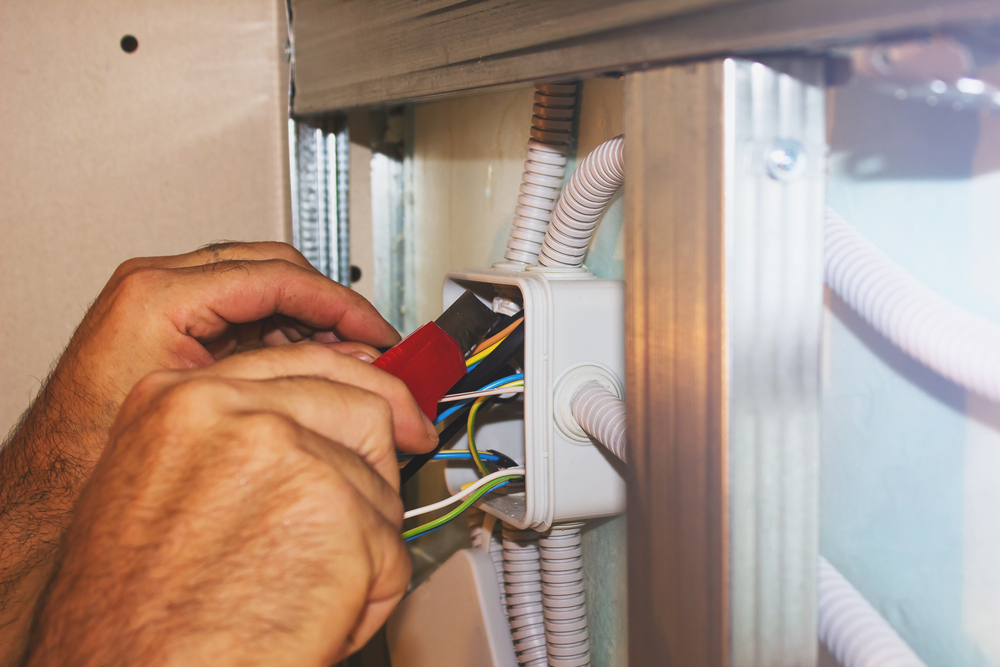 Elektryka w Domu: Innowacyjne Rozwiązania Zapewniające Bezpieczeństwo, Oszczędność i Convenience w Codziennym Życiu Domowników Współczesnych Mieszkań.